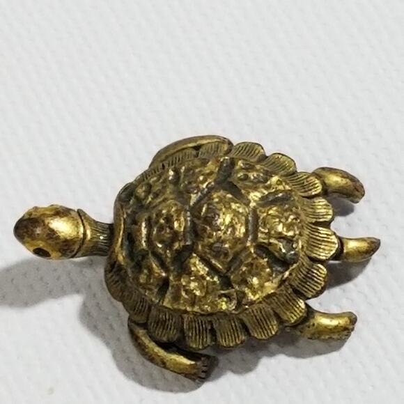 Vintage brass tortoise brooch 1"x7/8" - Picture 15 of 15